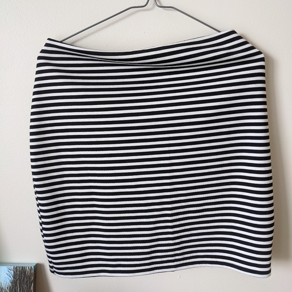 Zara mini skirt - Picture 2 of 3